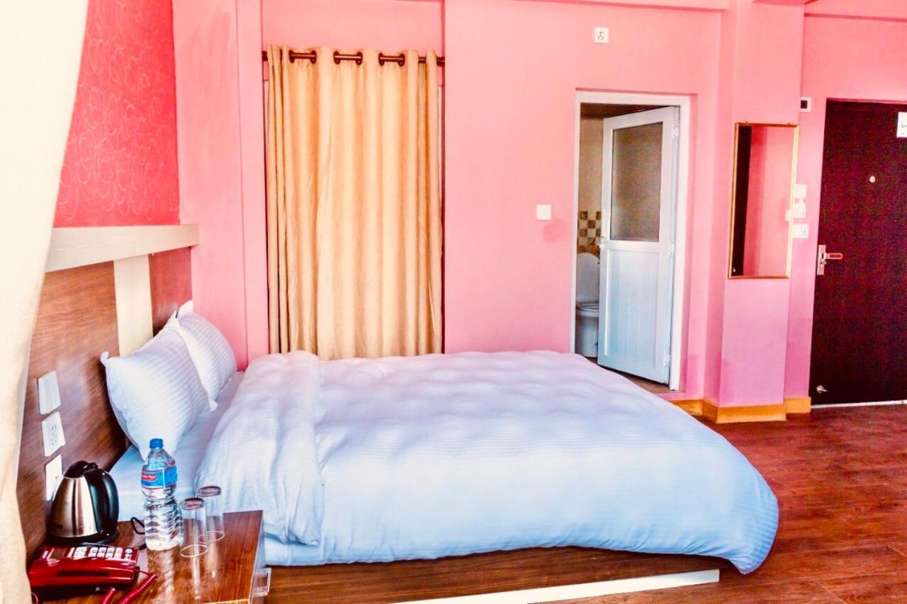 Millennium Blue Hotell Nagarkot Exteriör bild